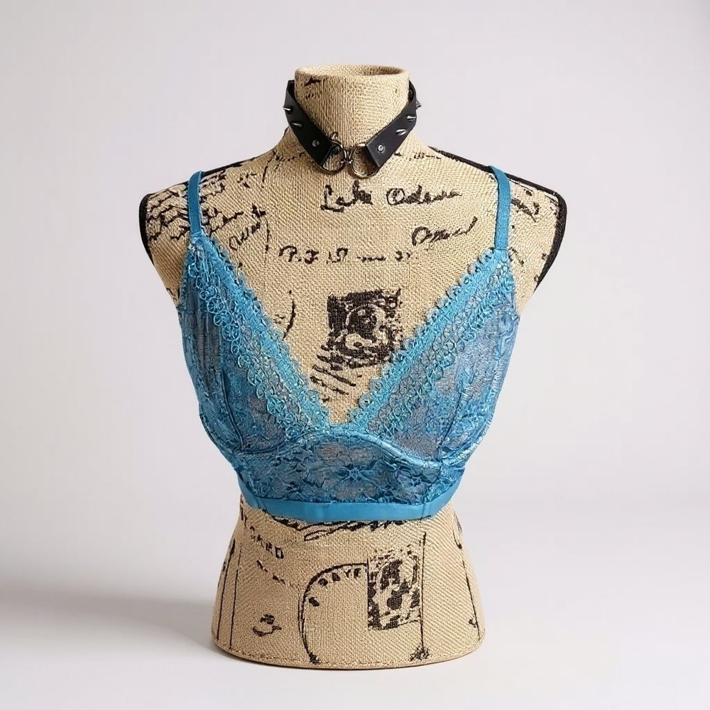 VICTORIA'S Secret teal Lace Bralette.  Size 34C
